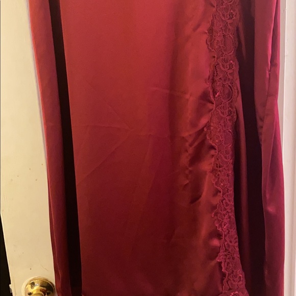 Burgundy Lace Trim Midiskirt - Picture 2 of 2